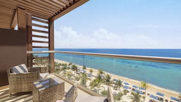 Luxury Presidential Ocean Front One Bedroom Suite Diamond Club | Ropa de cama de alta calidad, edredón y artículos del minibar gratis