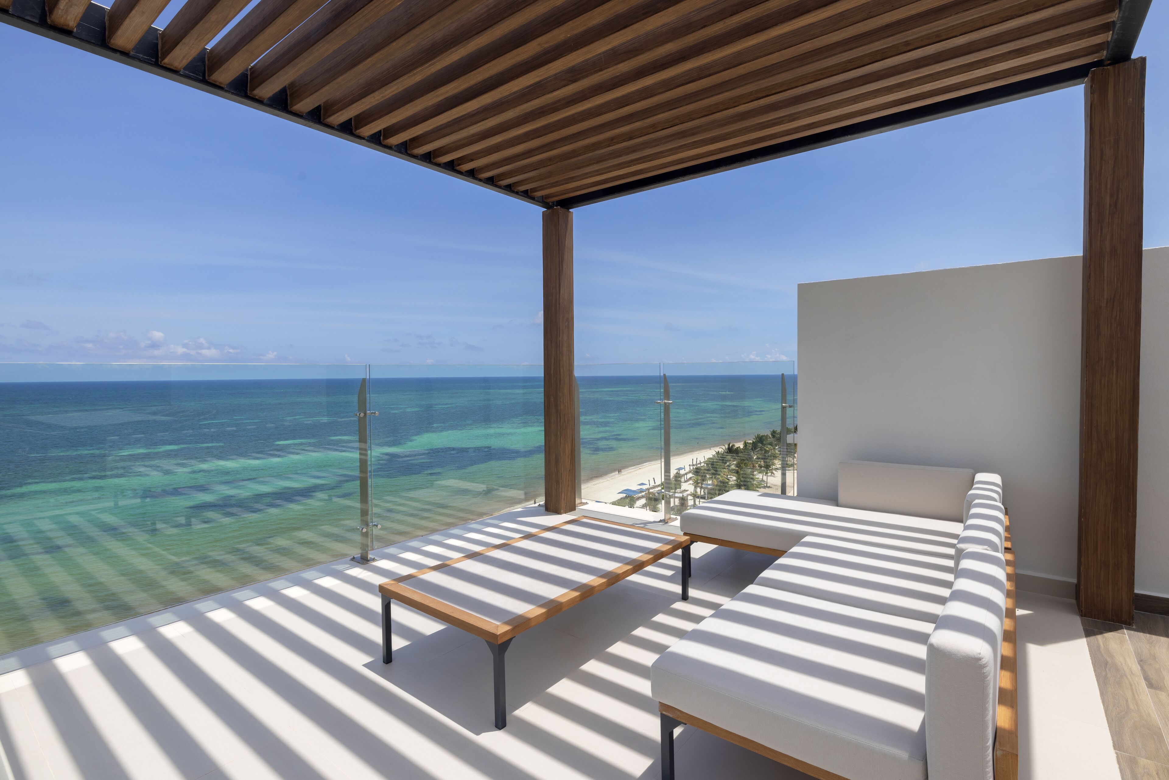 Luxury Sky Chairman Suite Two Bedroom Ocean Front Diamond Club | Ropa de cama de alta calidad y edredones de plumas