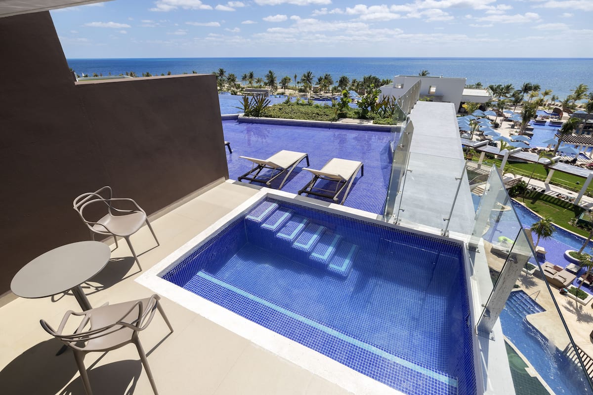 Luxury Junior Suite Ocean Front Swim Out Diamond Club | Terrass/Patio