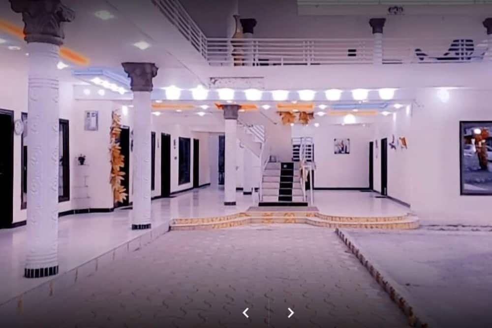 Pameer Continental Hotel And Restaurant