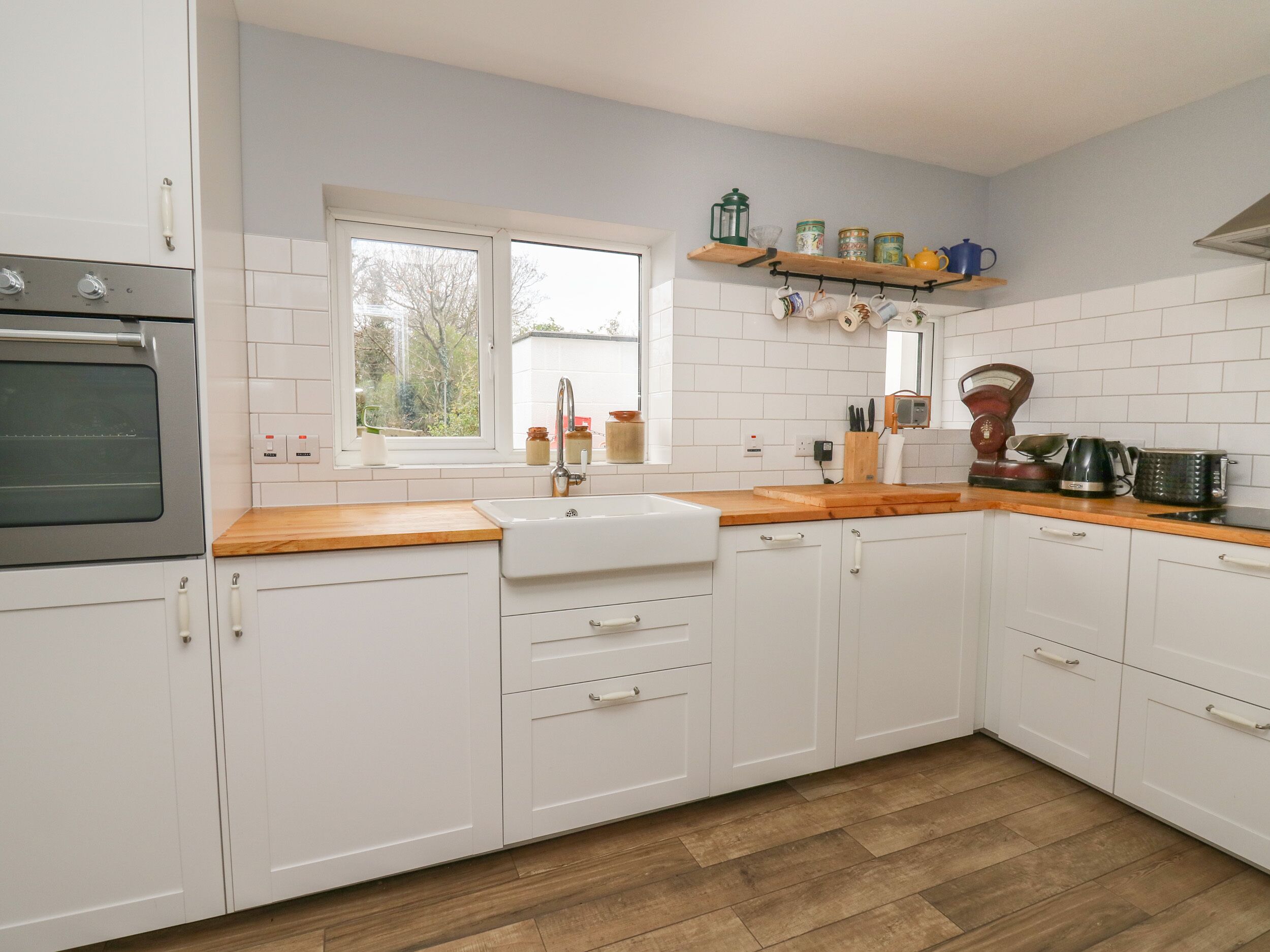 Cottage | Private kitchen | Fridge, dishwasher, electric kettle, toaster