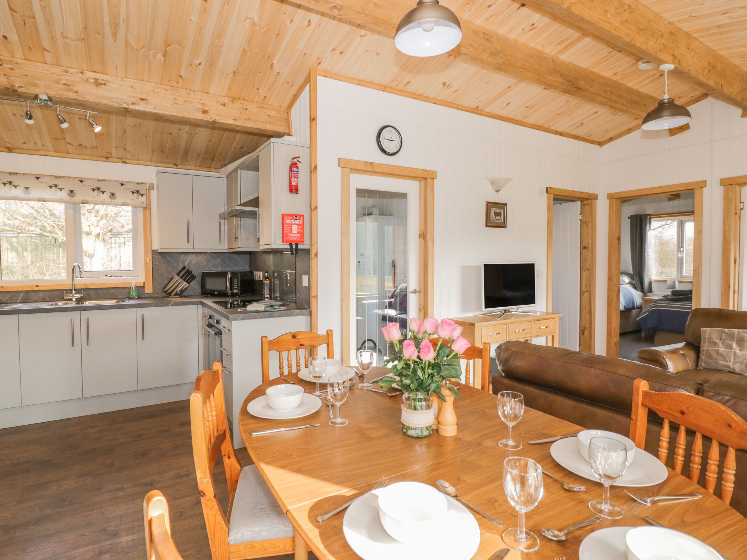 المنشأة من الداخل