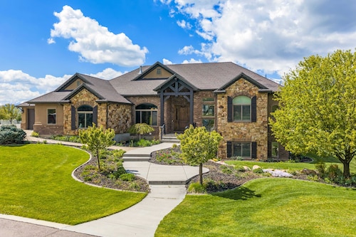 8-Bedroom Mountain Estate Near Snowbasin Ski Resort