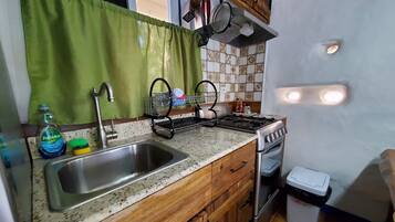 雪櫃、微波爐、焗爐、爐具