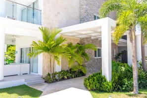 Property entrance - Family Getaway Apartment - On The Beach (Punta Cana)