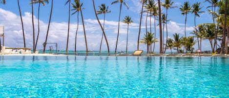 3 outdoor pools, pool loungers