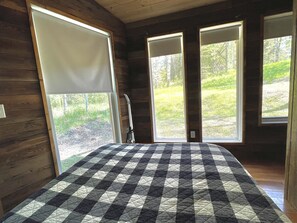 3 bedrooms, travel crib, free WiFi, bed sheets