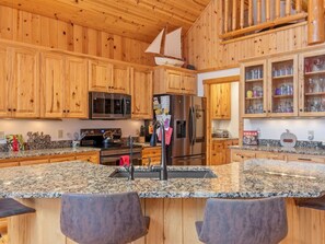 Réfrigérateur, micro-ondes, plaque de cuisson, lave-vaisselle