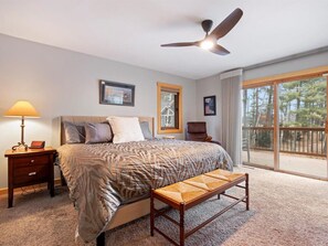 5 bedrooms, desk, iron/ironing board, travel crib