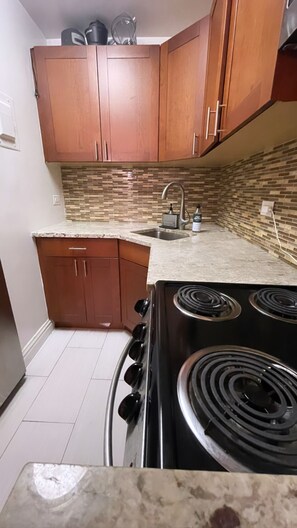 Réfrigérateur, four, plaque de cuisson, lave-vaisselle