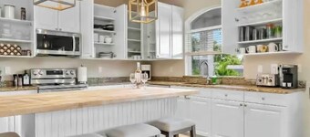 Luxury, Comfort & Waterfront Bliss – Welcome to Villa Del Rio 