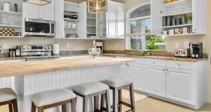 Amazing friendly villa : Unaffected by Milton!