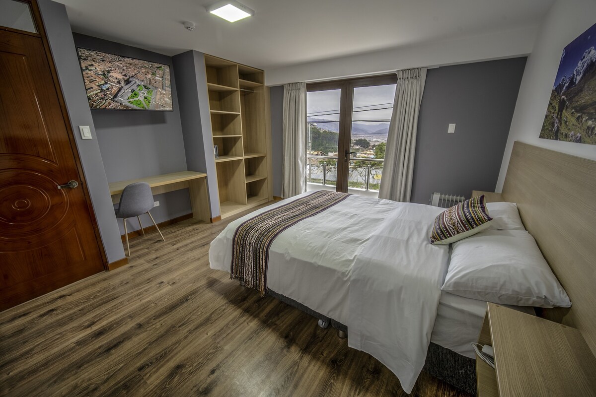 Premium bedding, down comforters, in-room safe, desk