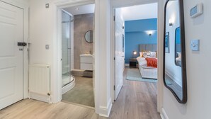 Apartamento família, 1 cama de casal e sofá-cama | Área de estar | TV de tela plana 50 polegadas com canais digitais, TV