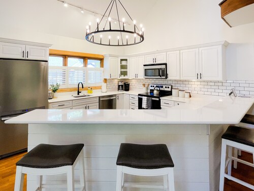 Mountain Daisy Redstone l Newly Remodeled Mountain Getaway