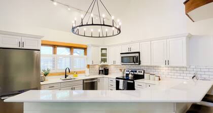 Mountain Daisy Redstone l Newly Remodeled Mountain Getaway