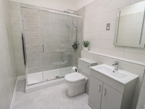 Cottage | Bathroom | Shower
