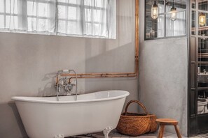 Bathtub