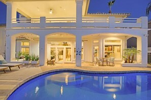 Et oppvarmet basseng