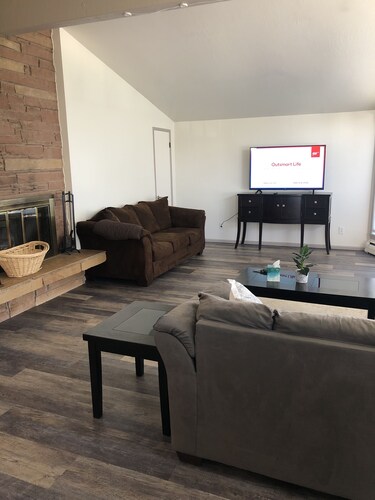 Cozy home next to airport with fenced backyard and lots of sun!