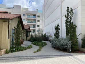 المنطقة المحيطة بالمنشأة