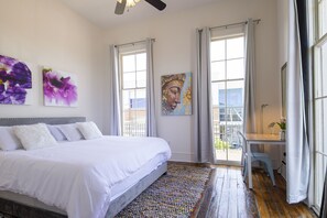 3 bedrooms, desk, iron/ironing board, free WiFi