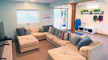 Smart TV, fireplace, DVD player, books
