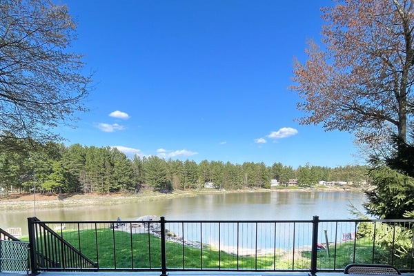 Newly renovated large back deck