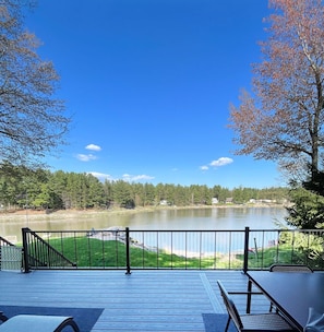 Outdoor dining - Sandy Beach Chalet with Fire-pit on the Lake (Gladwin)