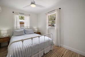 2 Schlafzimmer, Schreibtisch, Bügeleisen/Bügelbrett, kostenloses WLAN