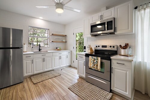 Waterfront home in Old Homossassa w/ hot tub and kayaks 🎣