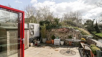 Cottage | Property grounds