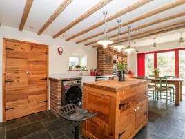 Cottage | Private kitchen | Fridge, dishwasher, electric kettle, toaster