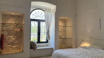 3 bedrooms, iron/ironing board, travel cot, free WiFi