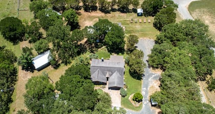 Tiny Home in Canyon Lake 5 mins to Lake & River, Prime Area, Pet Friendly!