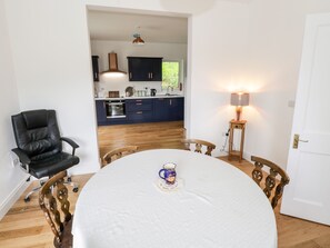 Cottage | Bếp riêng | Máy rửa bát, ấm điện, dụng cụ nấu nướng/bát dĩa/dao nĩa