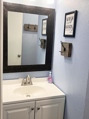 Combined shower/bathtub, towels, soap, toilet paper - The Mark at Surfside, Apt. 10 (Surfside Beach)