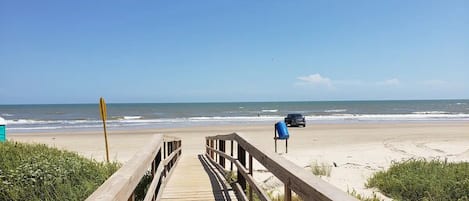 Una spiaggia nelle vicinanze