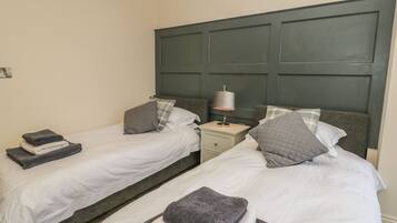 Cottage | 2 bedrooms, individually decorated, individually furnished, free WiFi