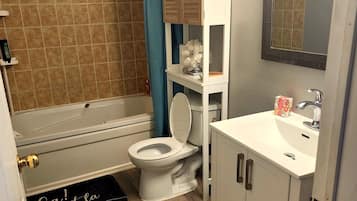 Combined shower/tub, towels, soap, toilet paper