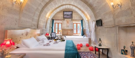 Deluxe Room | Peralatan tempat tidur premium, dihias secara berasingan