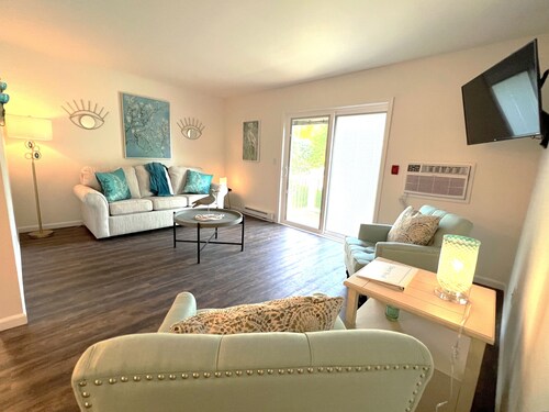 @ALL ABOUT THE ZEN@     Downtown Lake Geneva