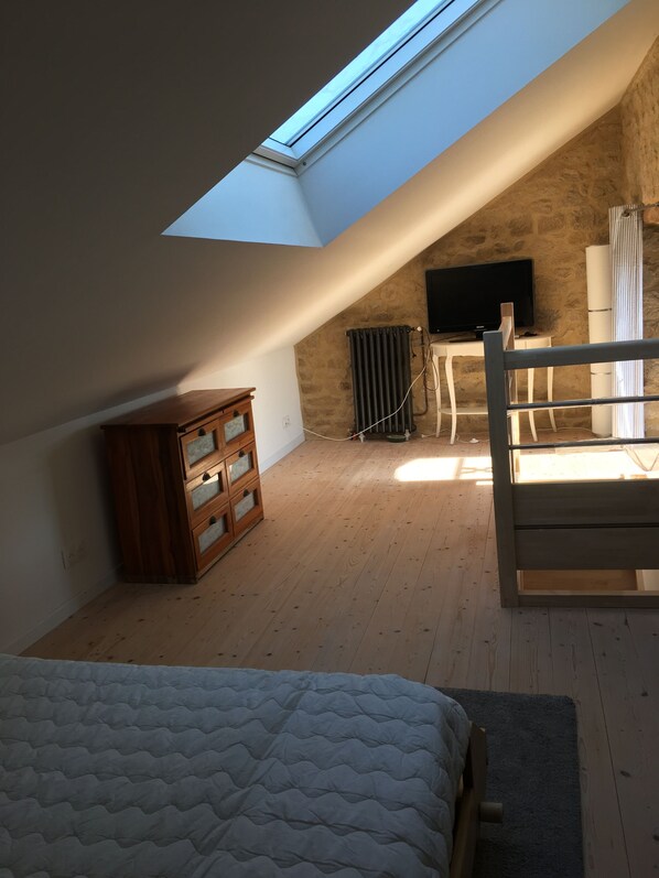 1 bedroom, iron/ironing board, free WiFi, bed sheets