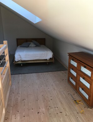 1 bedroom, iron/ironing board, free WiFi, bed sheets - Detached cottage close to beaches and shops (PLOUHARNEL)