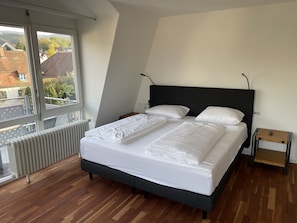 Comfort Double Room | Desk, blackout drapes, soundproofing, free WiFi - Bikehotel Freiburg (Merzhausen)
