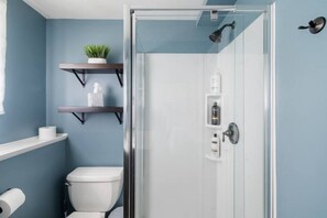 Hair dryer, towels - Cheerful Henrietta 4BDRM. w/Garage - Pets welcome! (Henrietta)