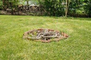 Property grounds - Cheerful Henrietta 4BDRM. w/Garage - Pets welcome! (Henrietta)