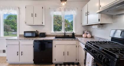 Cheerful Henrietta 4BDRM. w/Garage - Pets welcome!