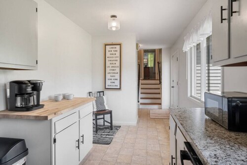 Cheerful Henrietta 4BDRM. w/Garage - Pets welcome!