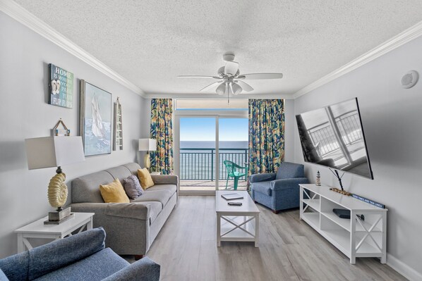 Deluxe Condo, 3 Bedrooms, Balcony, Oceanfront (1202) | Living area